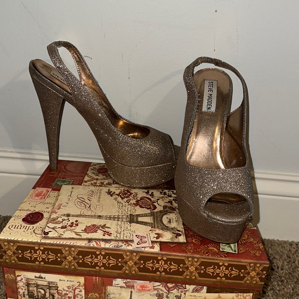 Gold/silver sparkly Steve Madden heels size 8